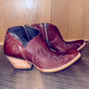 Ariat Bootie. Dixon style.